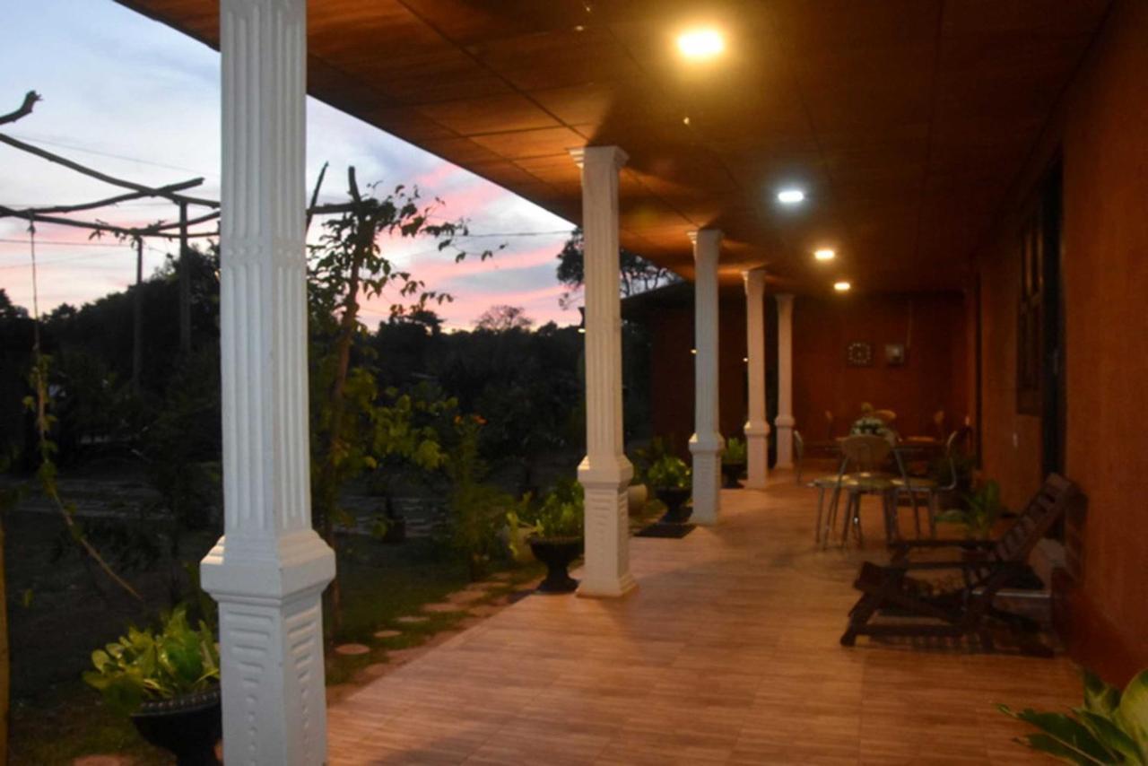 Meegahapokuna Resort Anuradhapura Exteriör bild