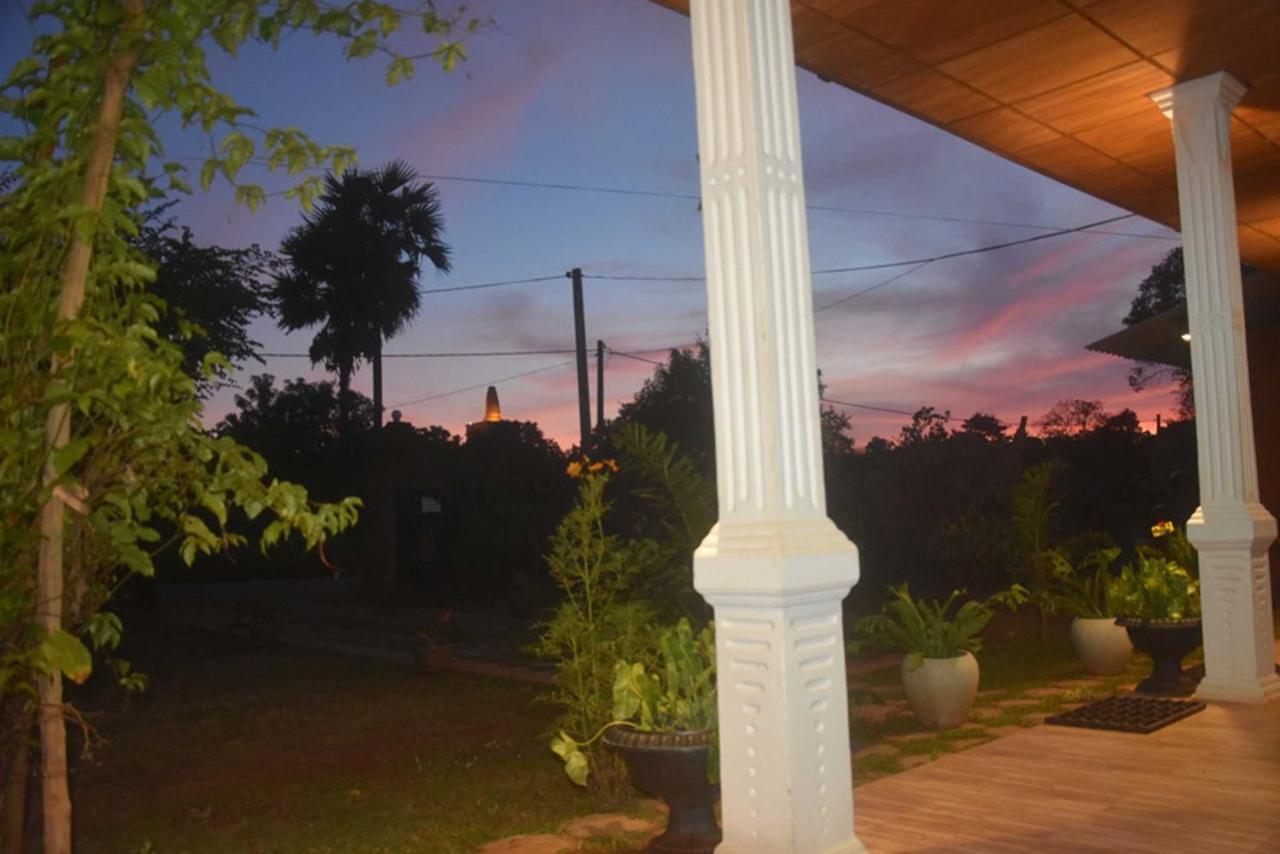Meegahapokuna Resort Anuradhapura Exteriör bild