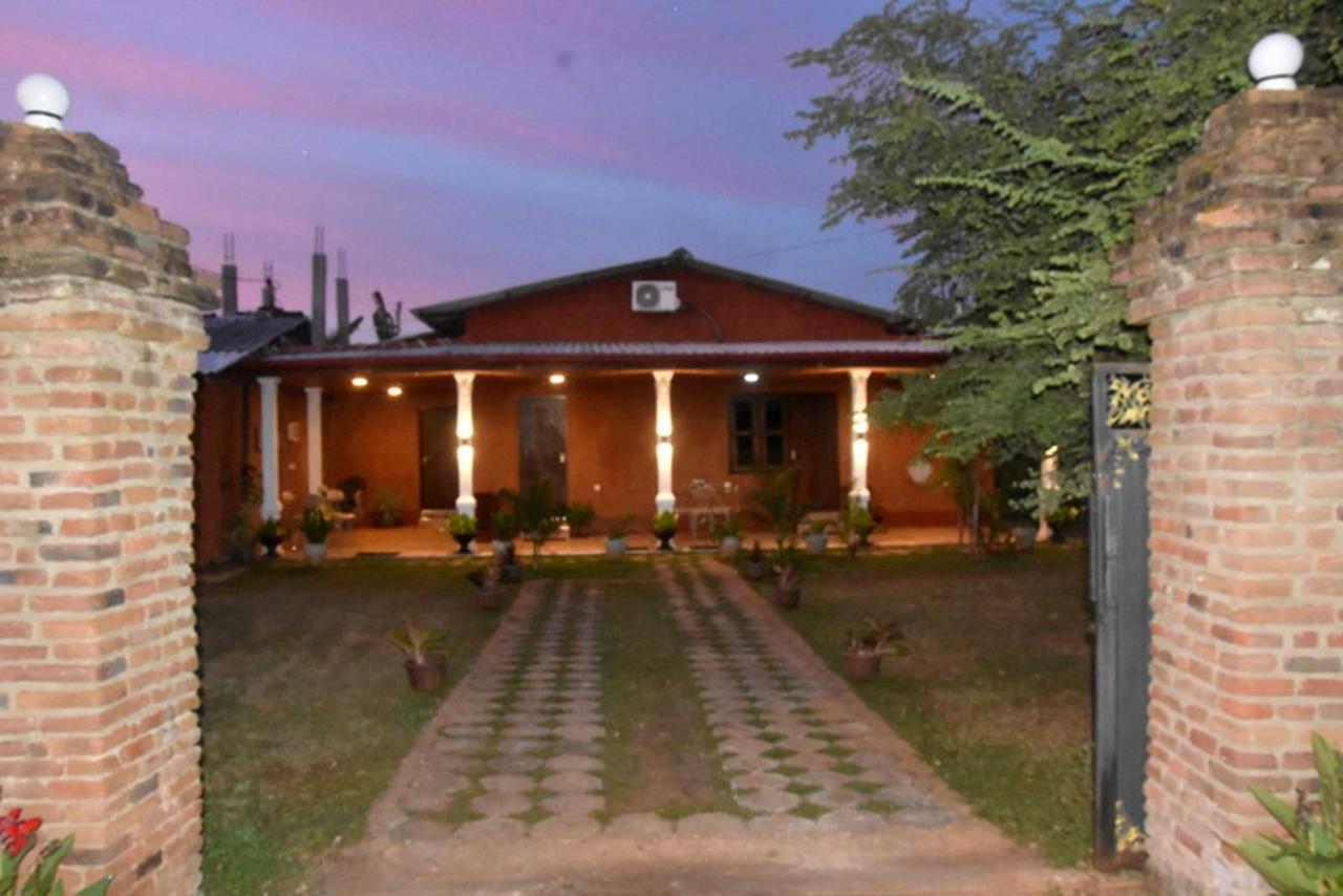 Meegahapokuna Resort Anuradhapura Exteriör bild