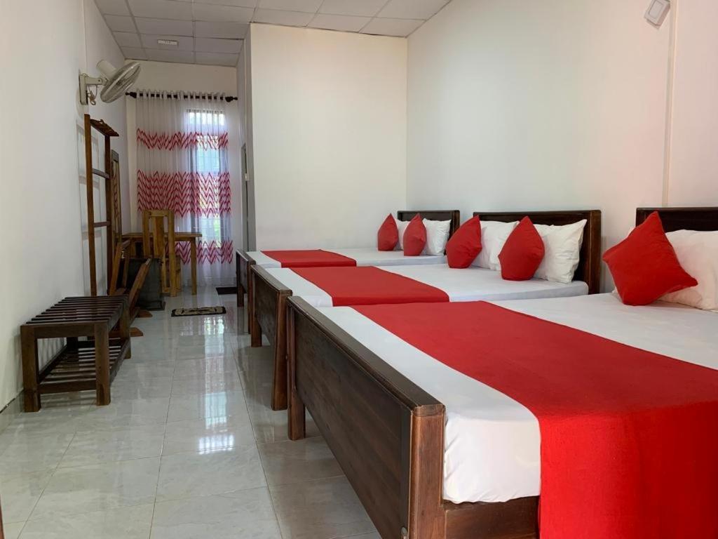 Meegahapokuna Resort Anuradhapura Exteriör bild